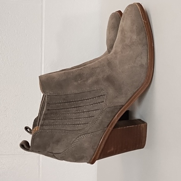 Nine West 7.5 Med Grey Vegan Suede Bootie Ankle Boot - Picture 16 of 16